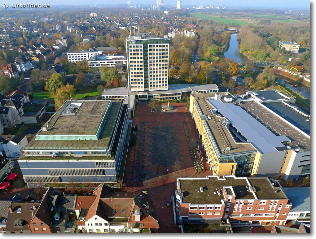 Luftbild 7 Rathaus, Markt und altes Hertie-Kaufhaus, L&uuml;nen 